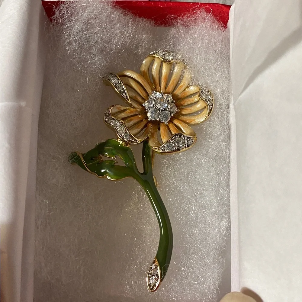 Nolan Miller Elegant Gold and Green Floral Brooch & Bonus Earrings - Picture 1 of 6